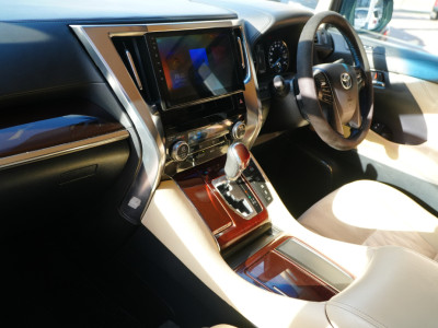 2015 Toyota Alphard