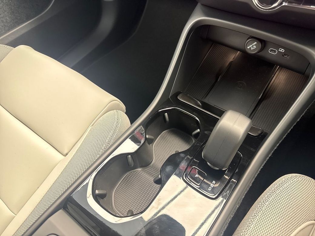 2026 Volvo EX40
