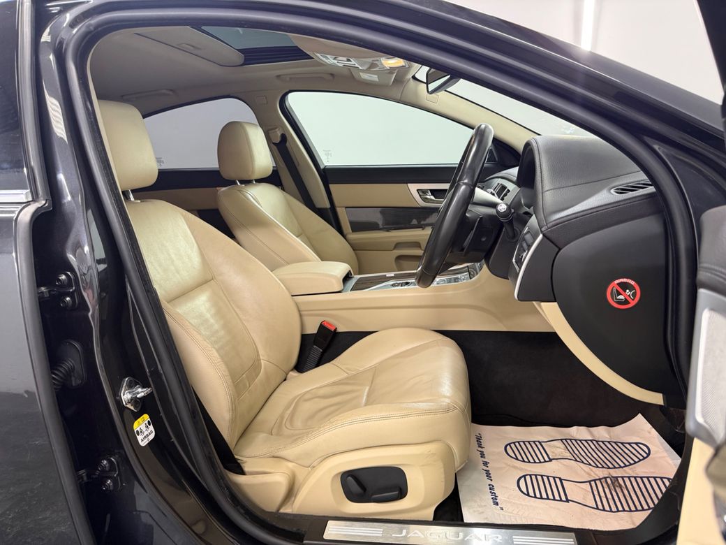 2015 Jaguar XF