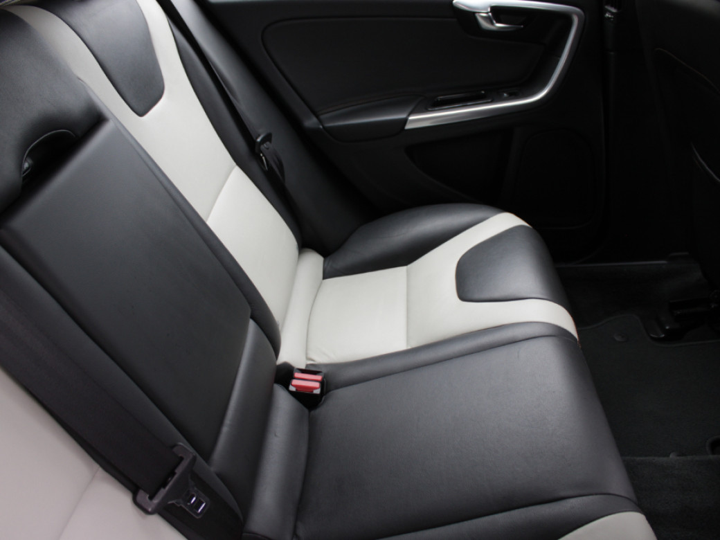 2016 Volvo V60