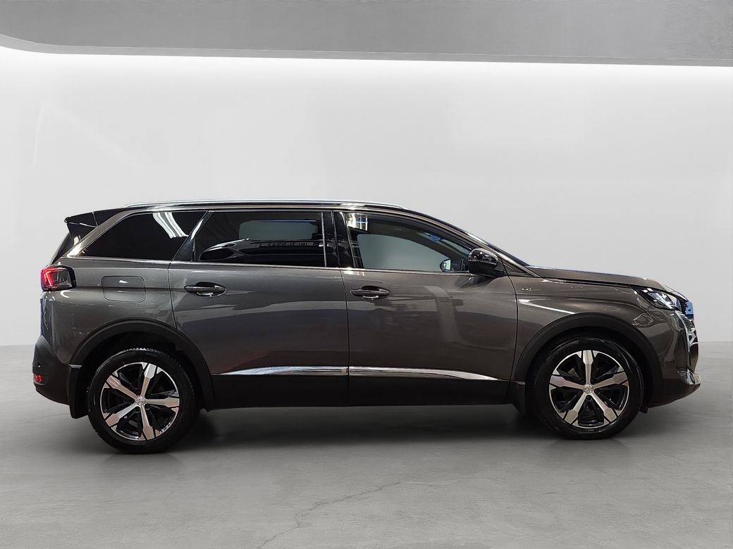 2021 Peugeot 5008