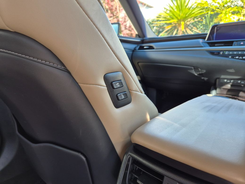 2021 Lexus ES 300h