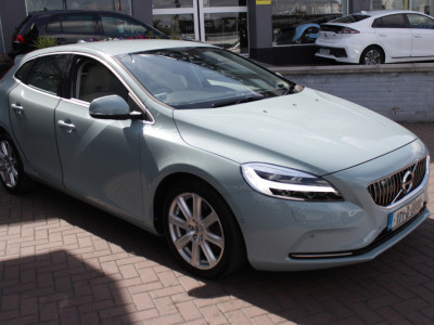 2017 Volvo V40