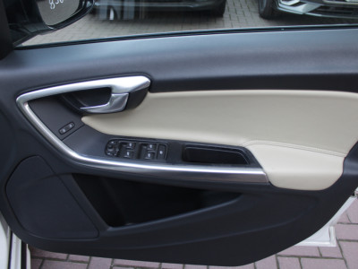 2016 Volvo V60 Cross Country