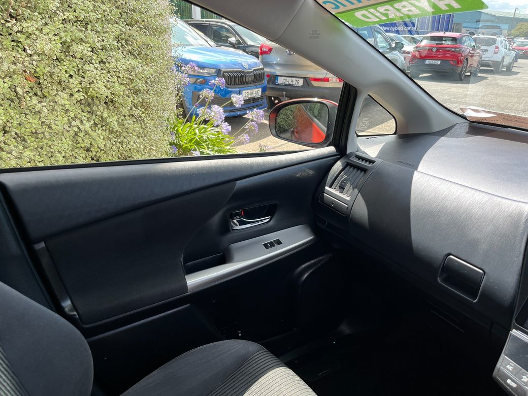 2016 Toyota Prius Alpha