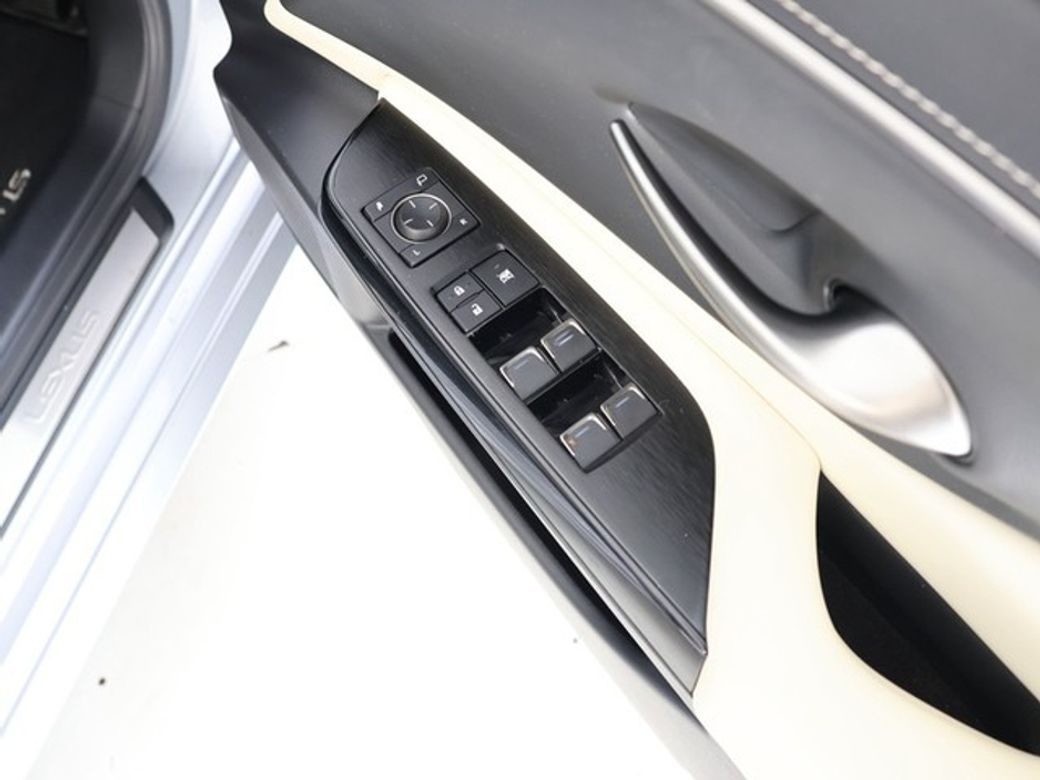 2022 Lexus ES 300h