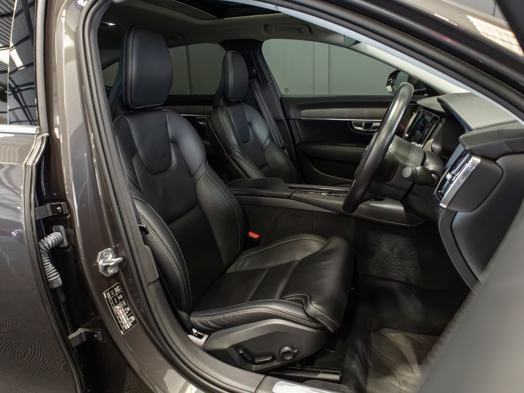 2021 Volvo S90