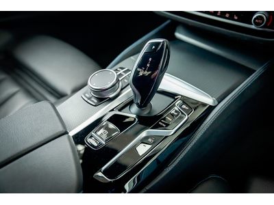 2023 BMW 530