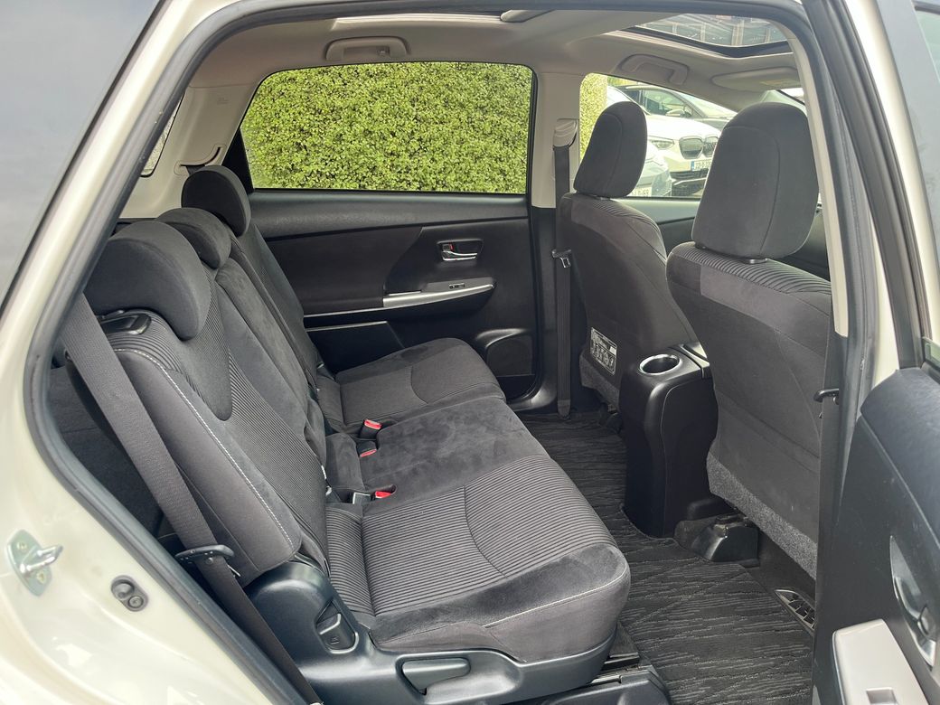 2015 Toyota Prius Alpha