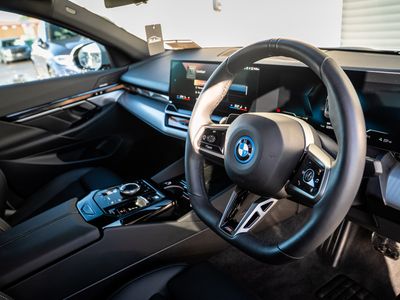 2025 BMW i5