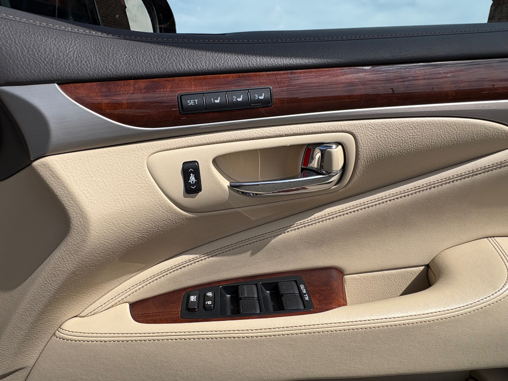 2015 Lexus LS