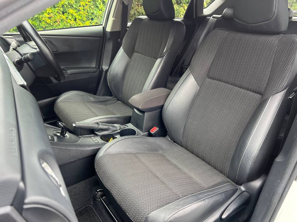 2017 Toyota Auris