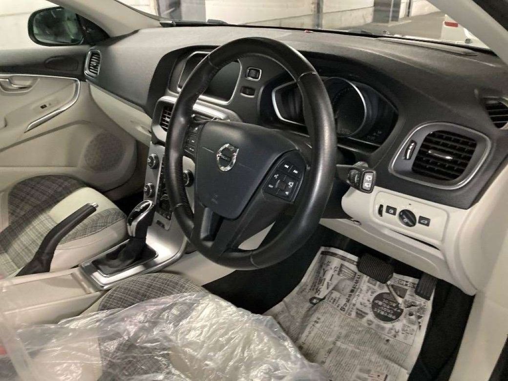 2019 Volvo V40