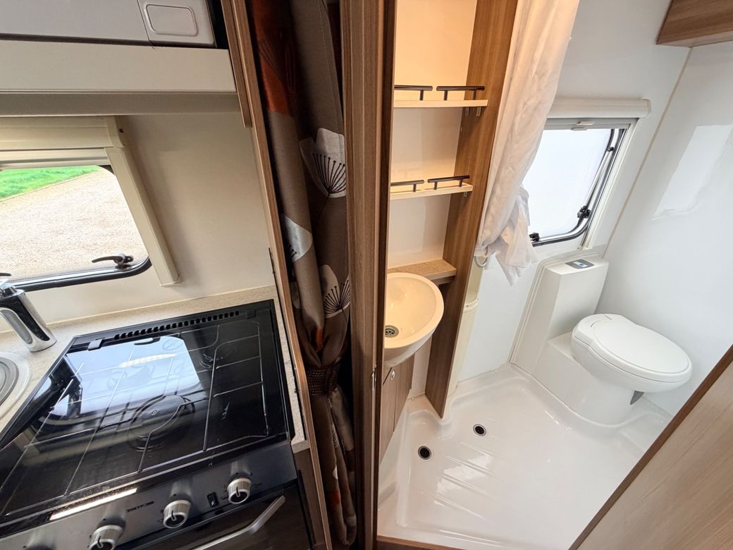 2016 SWIFT  SWIFT ESCAPE 663 LOW PROFILE AUTO 4 BERTH 