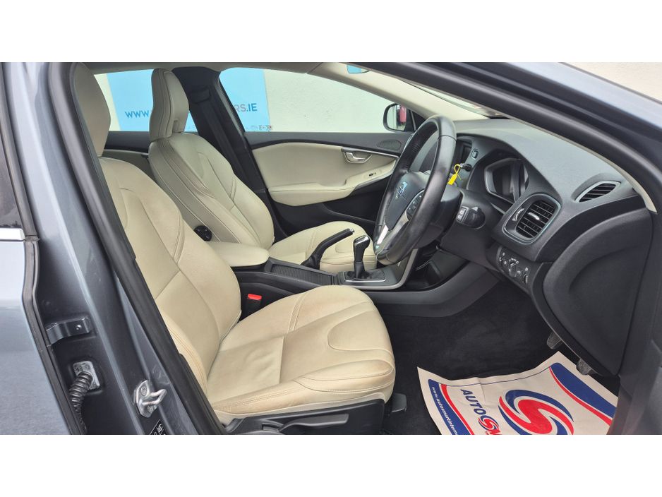 2016 Volvo V40