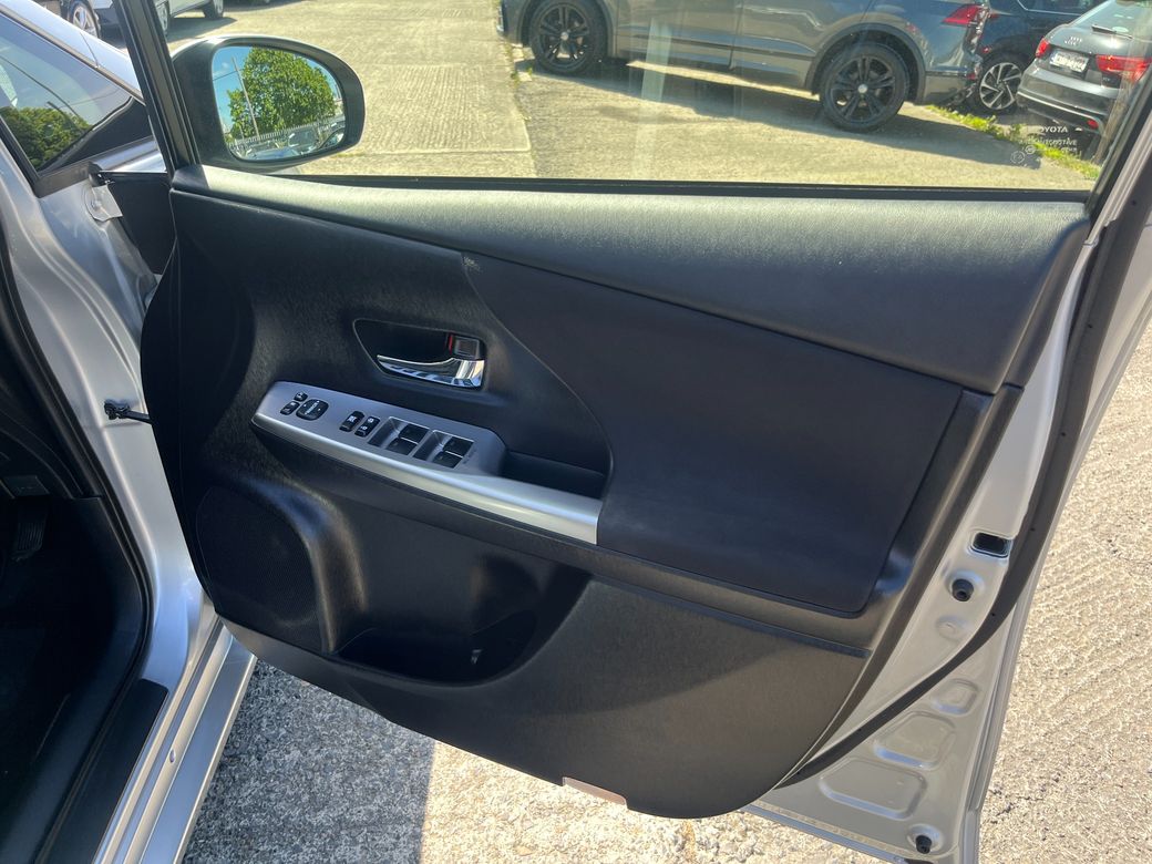 2019 Toyota Prius Alpha