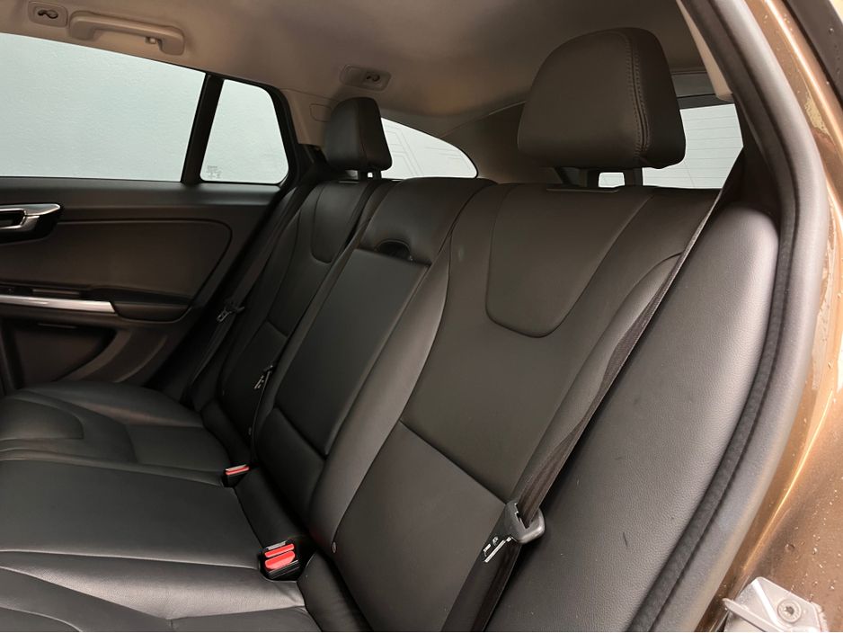 2016 Volvo V60 Cross Country