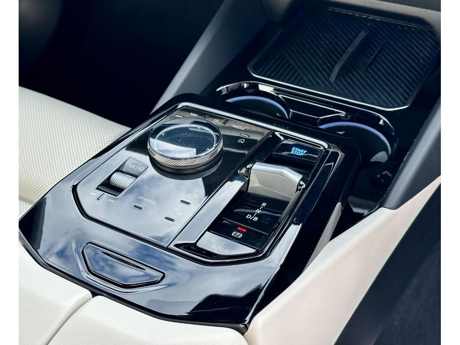 2025 BMW i5