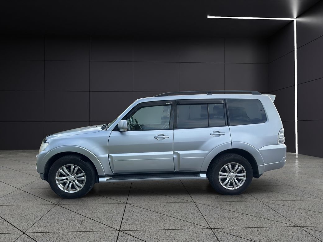 2015 Mitsubishi Pajero