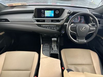 2019 Lexus ES 300h