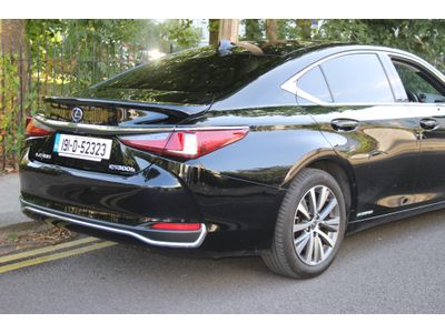 2019 Lexus ES 300h