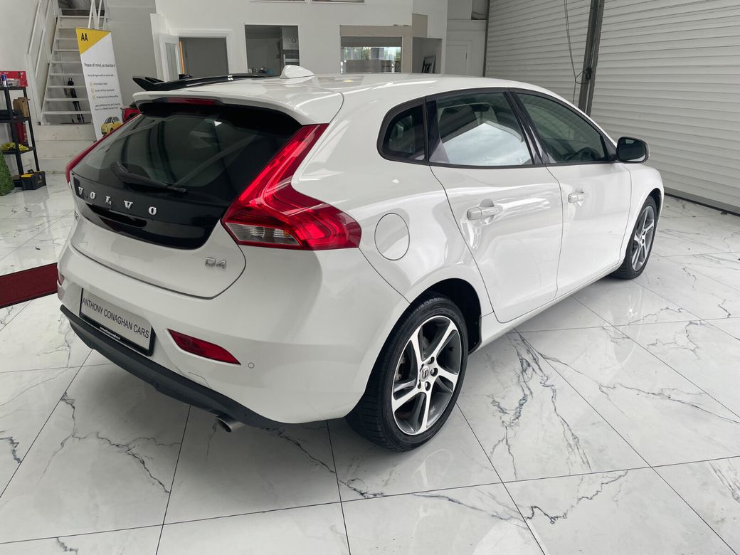 2017 Volvo V40