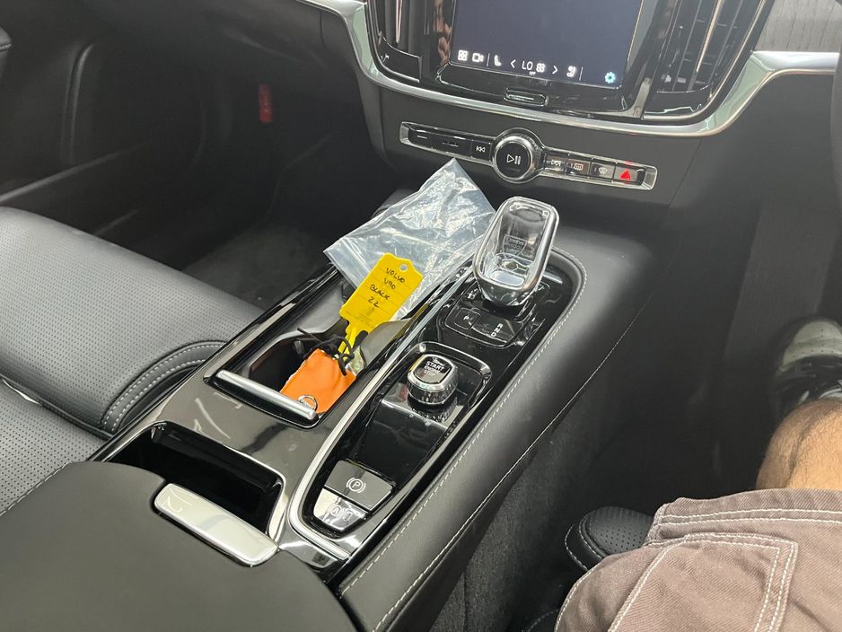 2022 Volvo V90