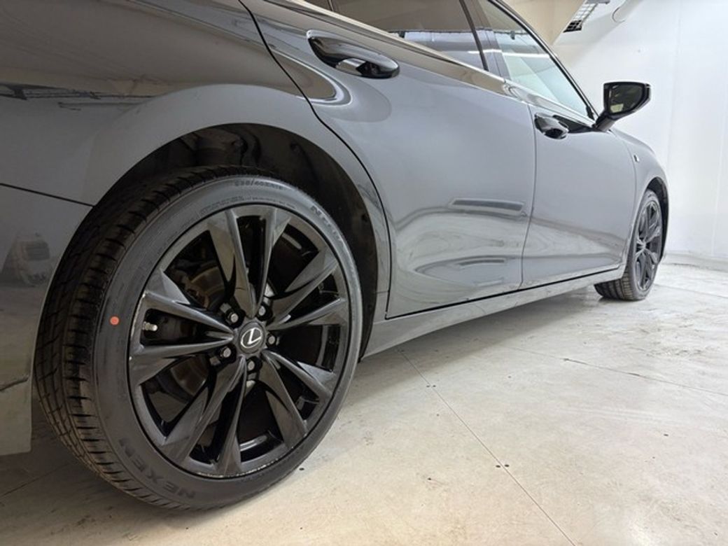 2023 Lexus ES 300h