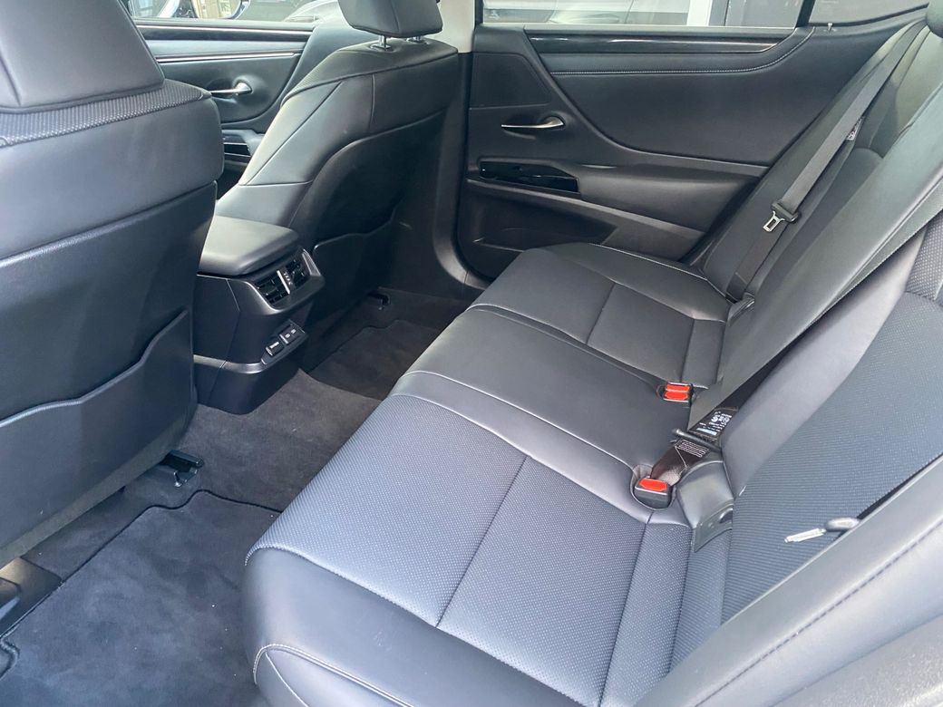 2023 Lexus ES 300h