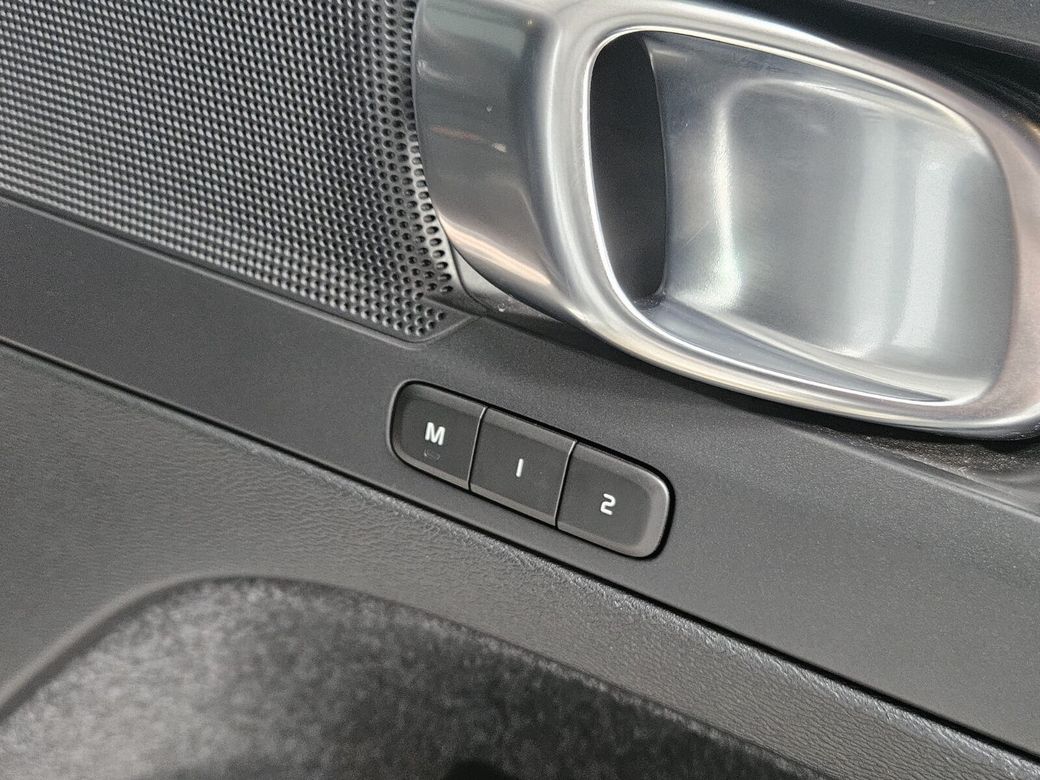 2022 Volvo XC40