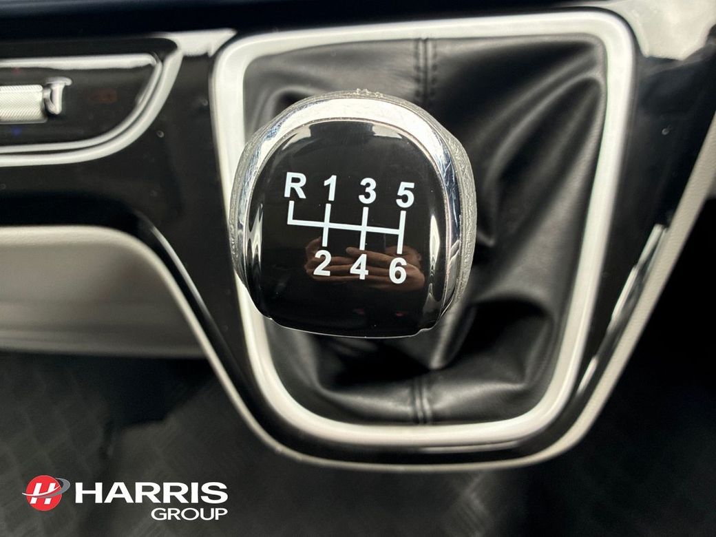 2025 White Maxus Deliver 7