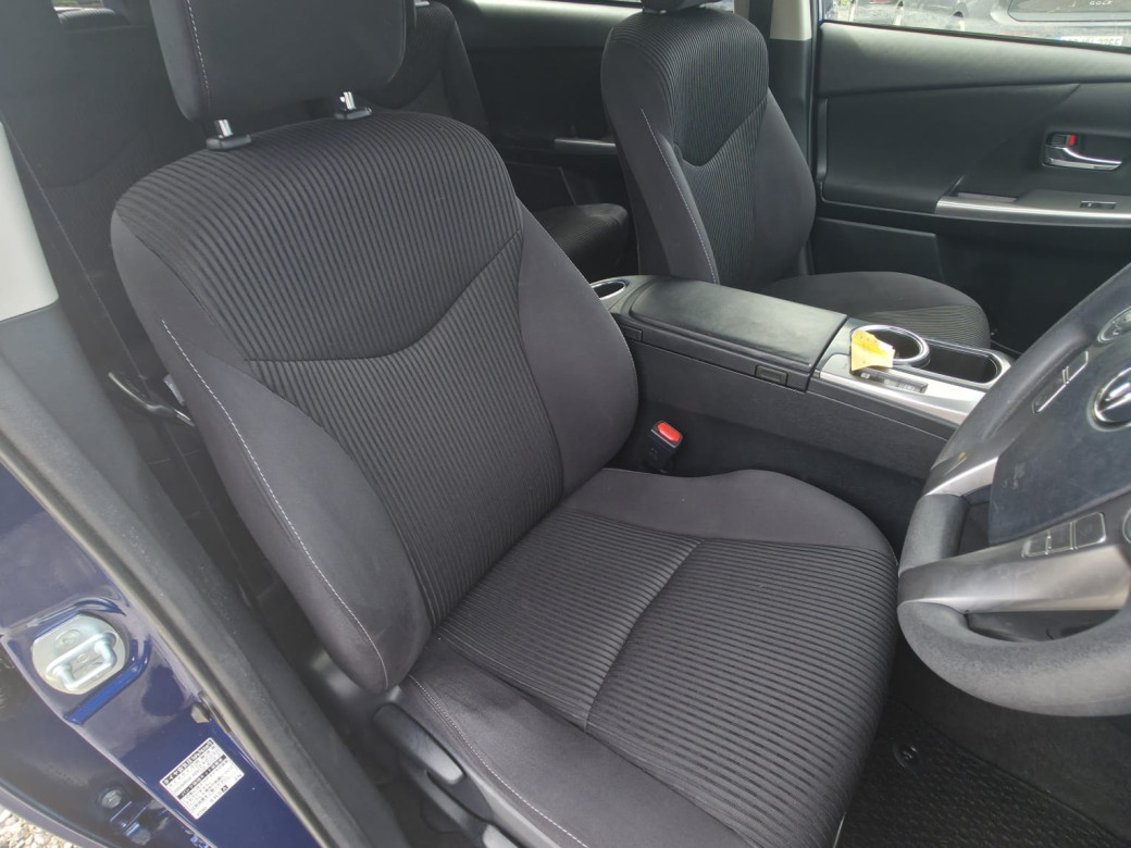 2017 Toyota Prius Alpha