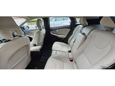 2017 Volvo V40