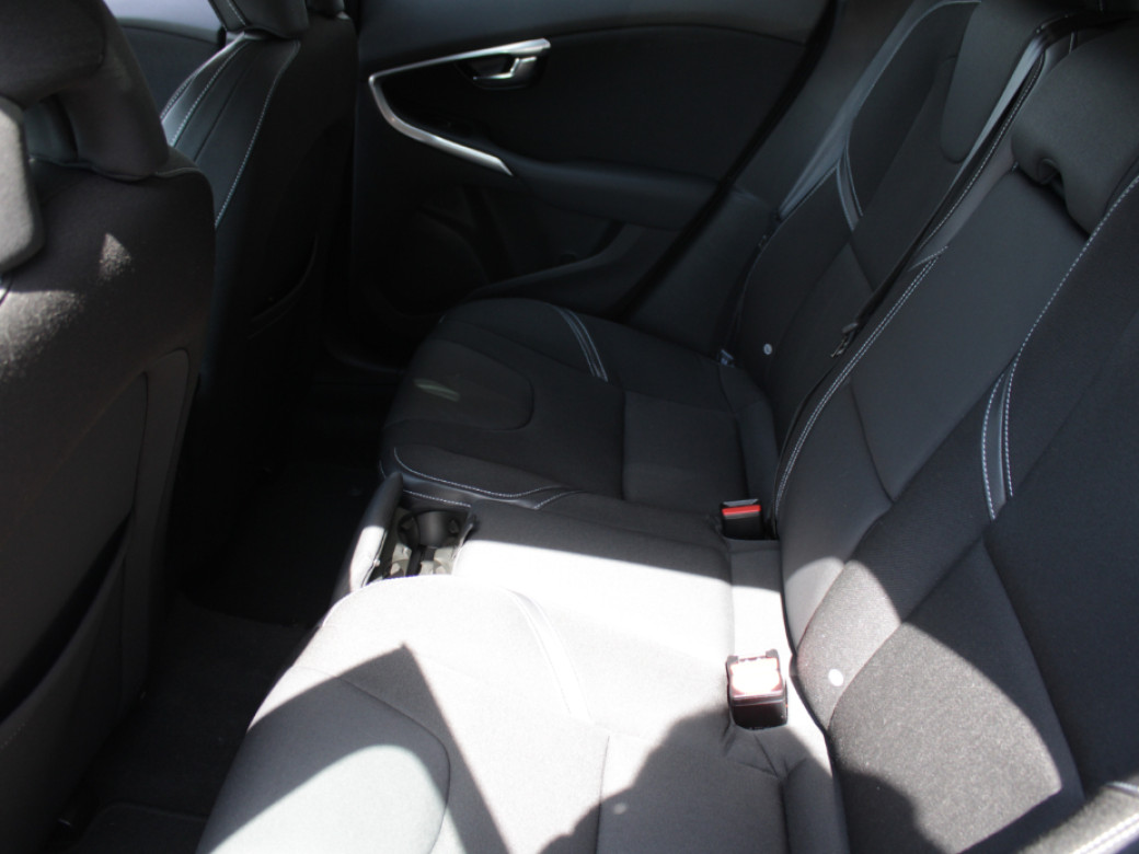 2016 Volvo V40