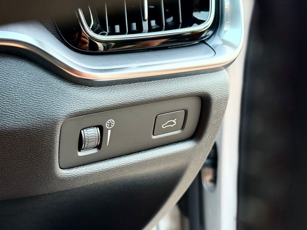 2020 Volvo V60