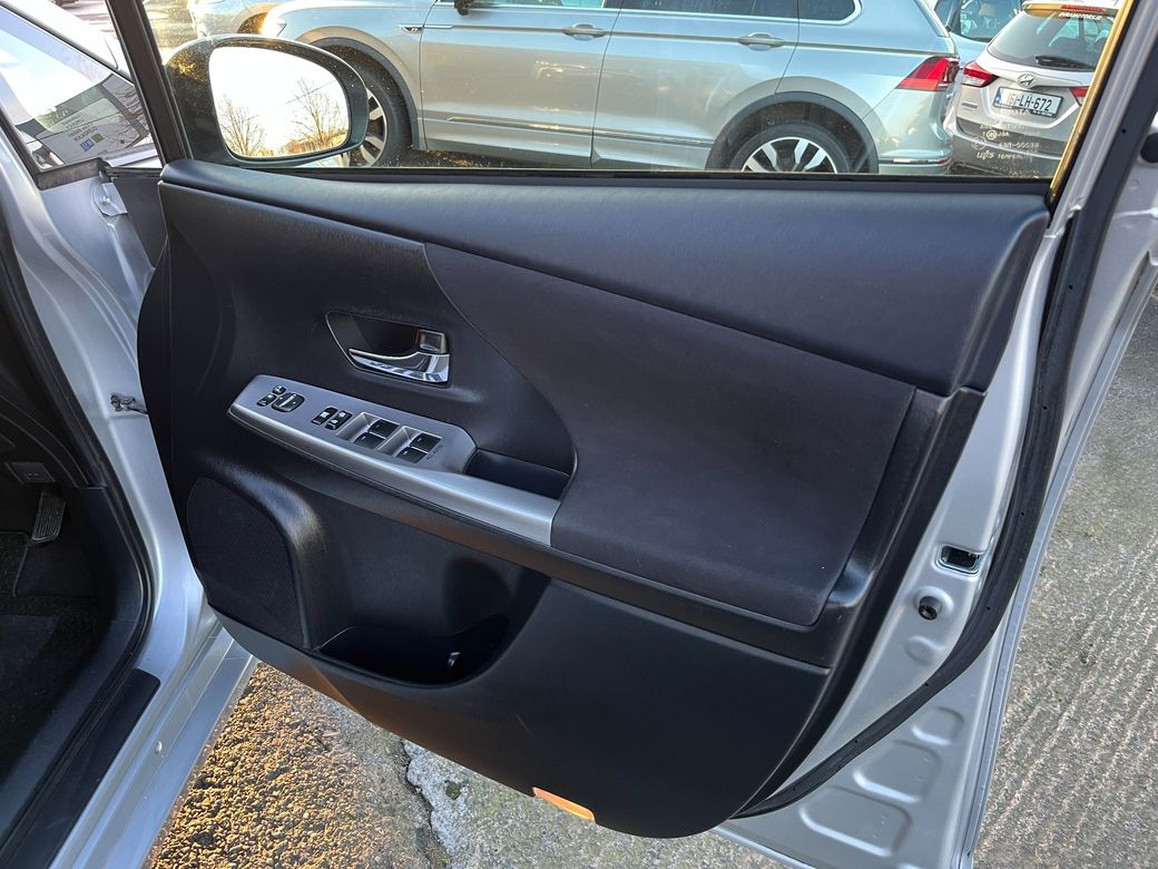 2019 Toyota Prius Alpha