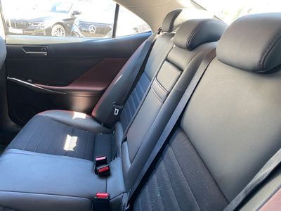 2017 Lexus IS 300h