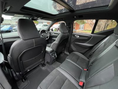 2022 Volvo XC40