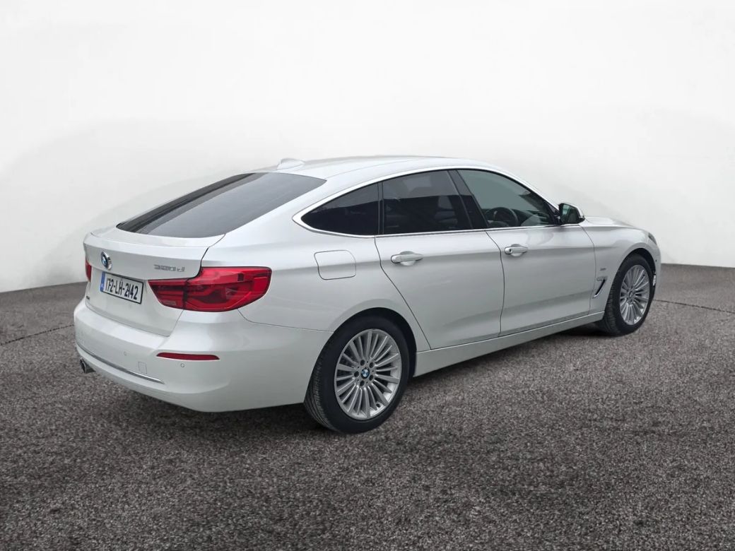 2017 BMW 320