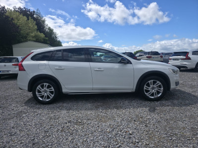 2017 Volvo V60 Cross Country