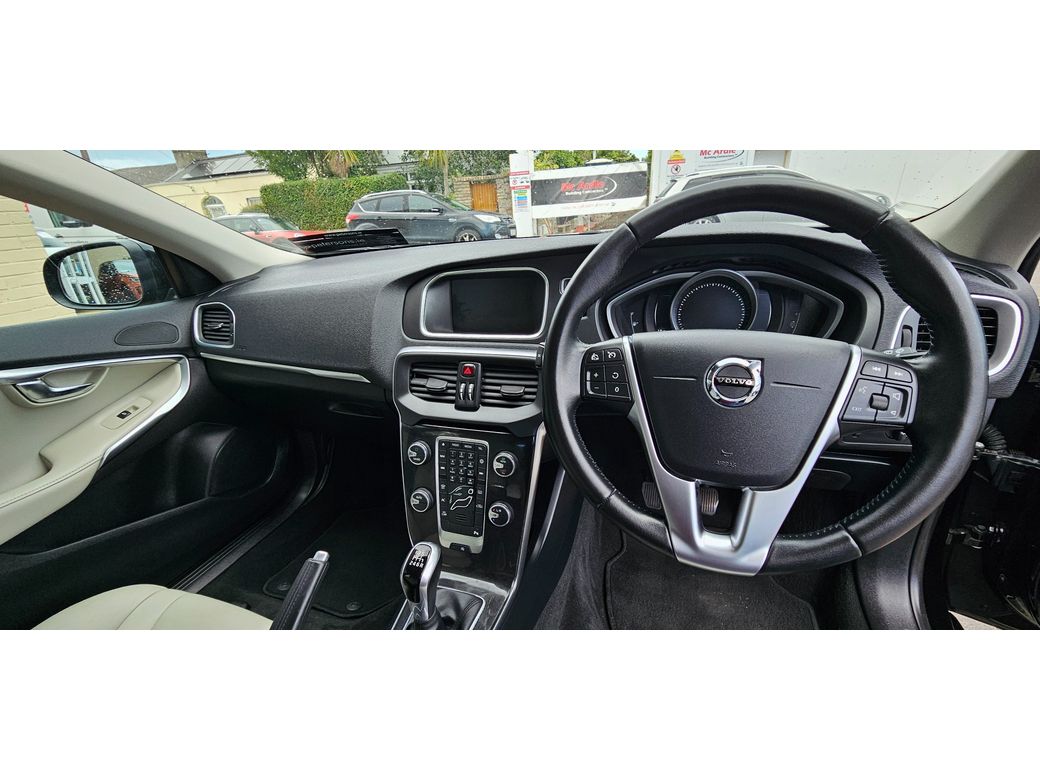 2017 Volvo V40