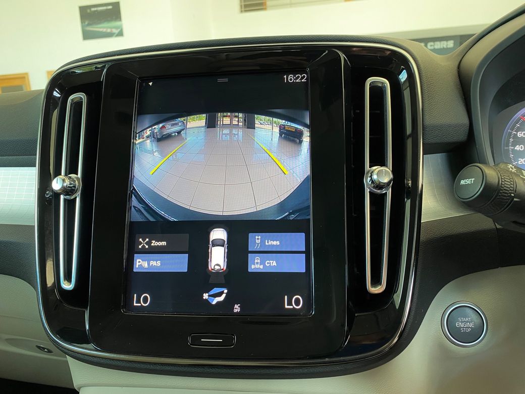 2020 Volvo XC40