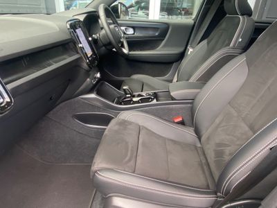 2023 Volvo XC40