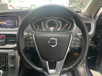 2017 Volvo V40