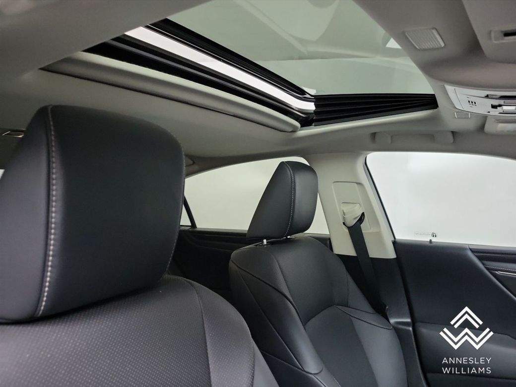 2022 Lexus ES 300h