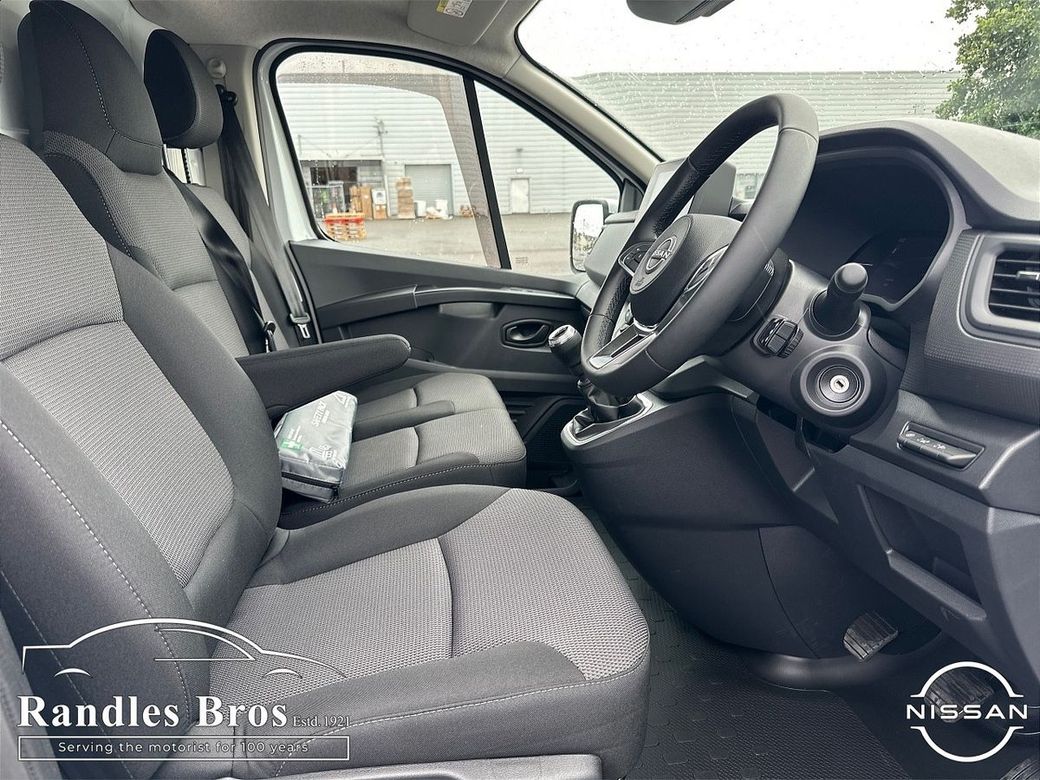 2025 Nissan Primastar