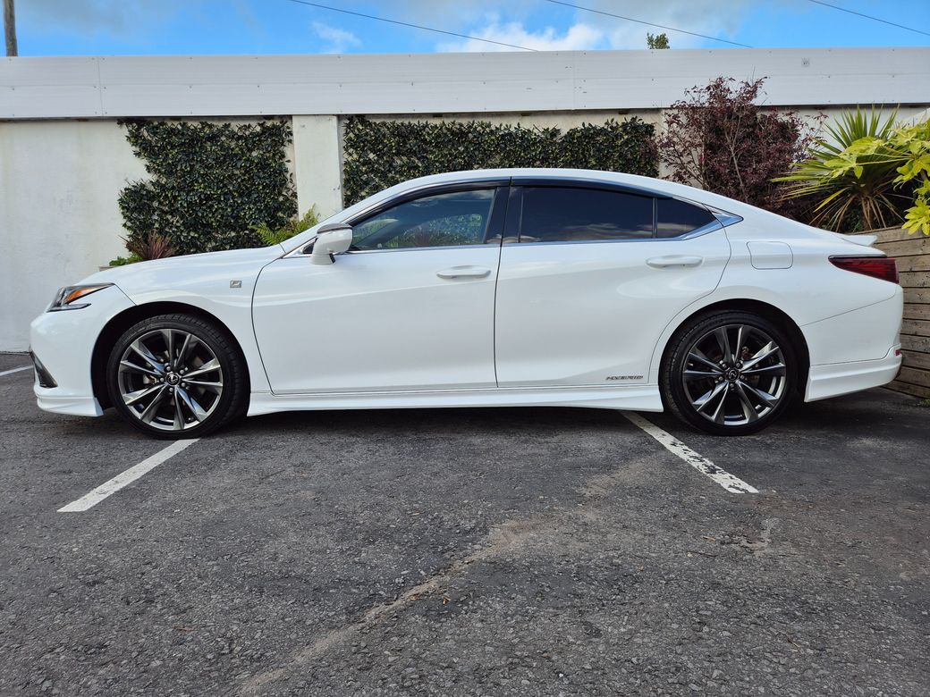 2021 Lexus ES 300h