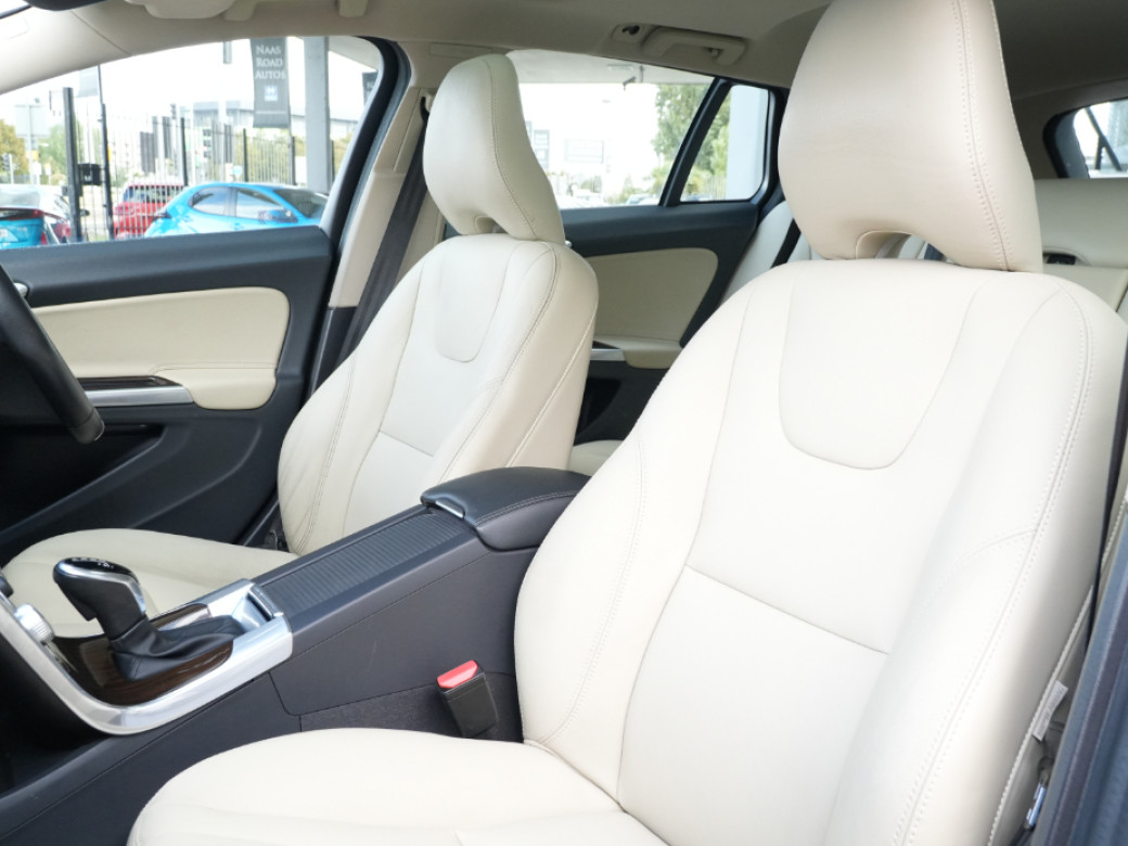 2018 Volvo V60 Cross Country