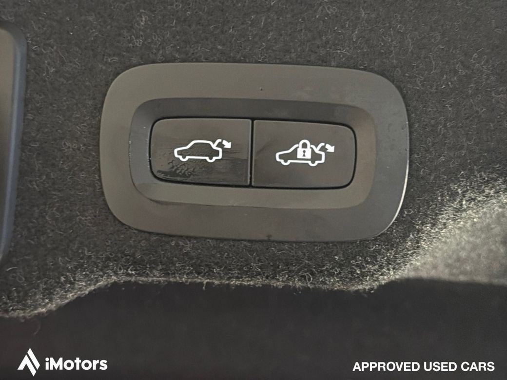 2022 Volvo S90