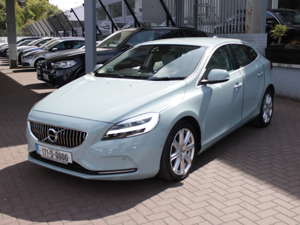 2017 Volvo V40